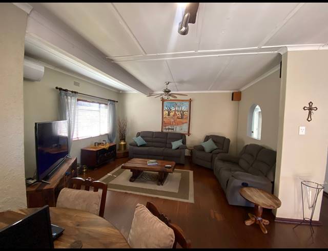 5 BEDROOM HOUSE FOR SALE IN JACKAROO PARK
